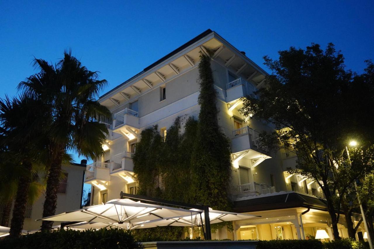 Hotel Maestrale Riccione Eksteriør bilde