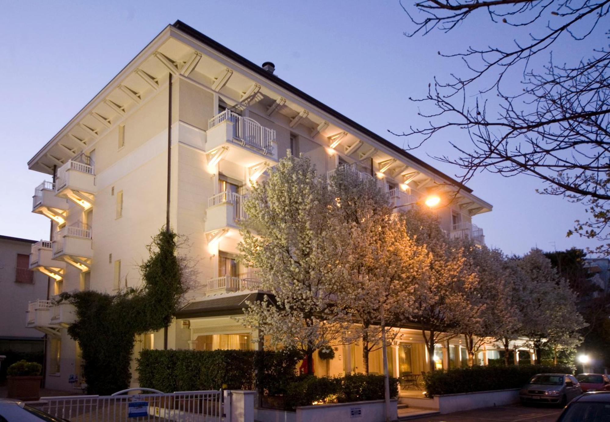 Hotel Maestrale Riccione Eksteriør bilde